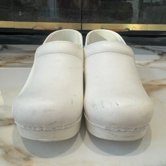 Dansko Professional White Leather Nursing Clogs Mules Slides Size 38 - Picture 2 of 9